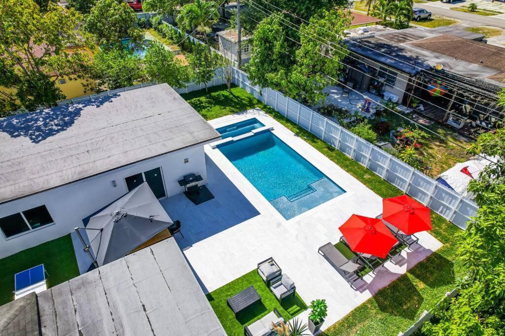 Stylish 4 Bedroom Home With Pool, 12 Minutes To The Beach 迈阿密 外观 照片